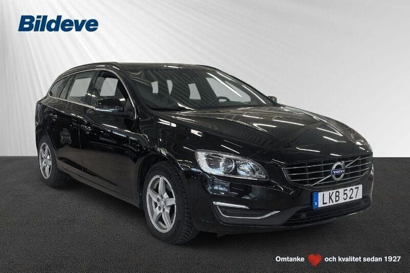 Svart Begagnad 2017 Volvo V60 Momentum Kombi | 209 900 kr (Bra pris) - Bild 1/4
