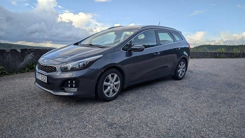 Grå Begagnad 2016 Kia Ceed Sportswagon Kombi | 110 000 kr (Dyr) - Bild 1/4
