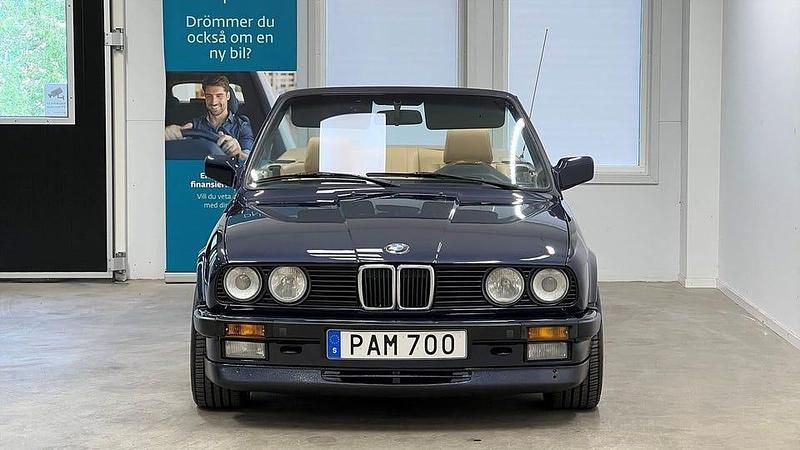Begagnad BMW 325 170 HK (125 kW) 1988 Blå Cab