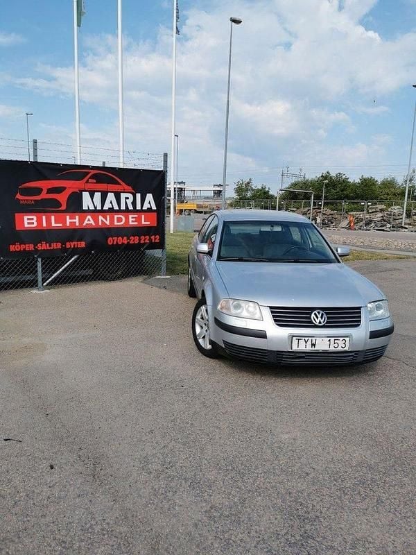 Silver Begagnad 2003 VW Passat Sedan | 18 000 kr - Bild 1/4