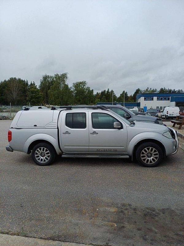 Silver Begagnad 2014 Nissan Navara Pickup | 65 000 kr (Marknadspris) - Bild 1/4
