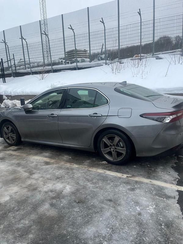 Begagnad Toyota Camry Hybrid 218 HK (160 kW) 2024