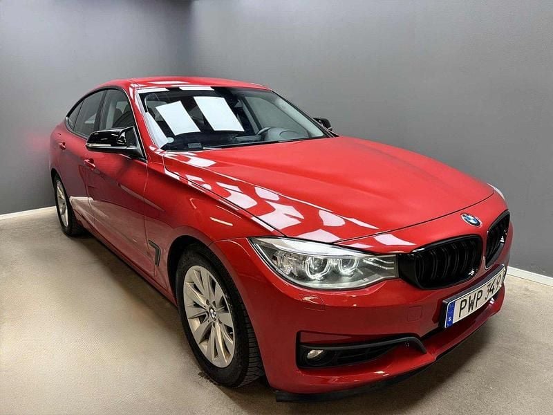 Röd Begagnad 2014 BMW 320 Gran Turismo Halvkombi | 109 900 kr (Marknadspris) - Bild 1/4