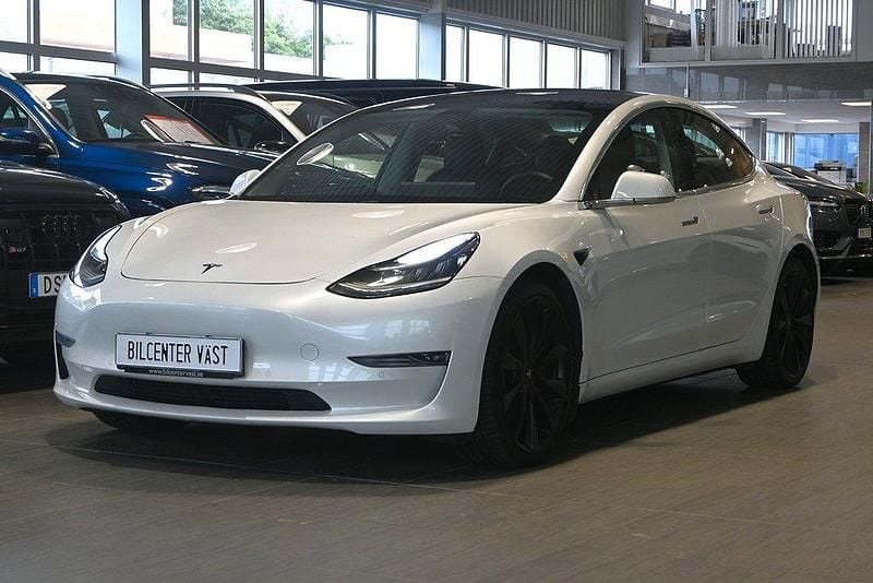 Vit Begagnad 2020 Tesla Model 3 Performance Sedan | 269 000 kr (Bra pris) - Bild 1/4