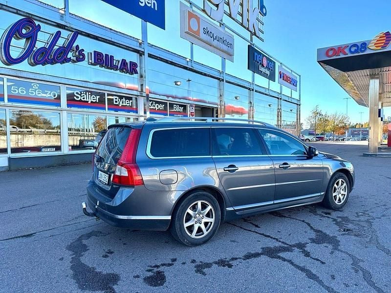 Grå (gråmet) Begagnad 2011 Volvo V70 Summum Kombi | 54 500 kr - Bild 1/4