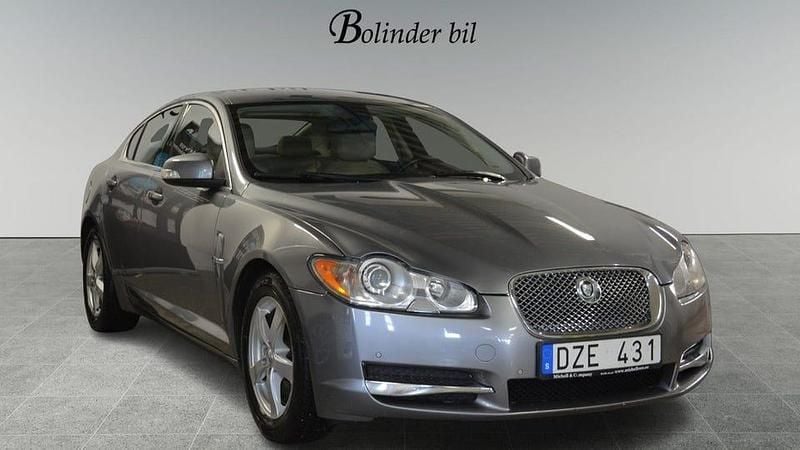 Grå Begagnad 2009 Jaguar XF Sedan | 69 800 kr (Marknadspris) - Bild 1/4