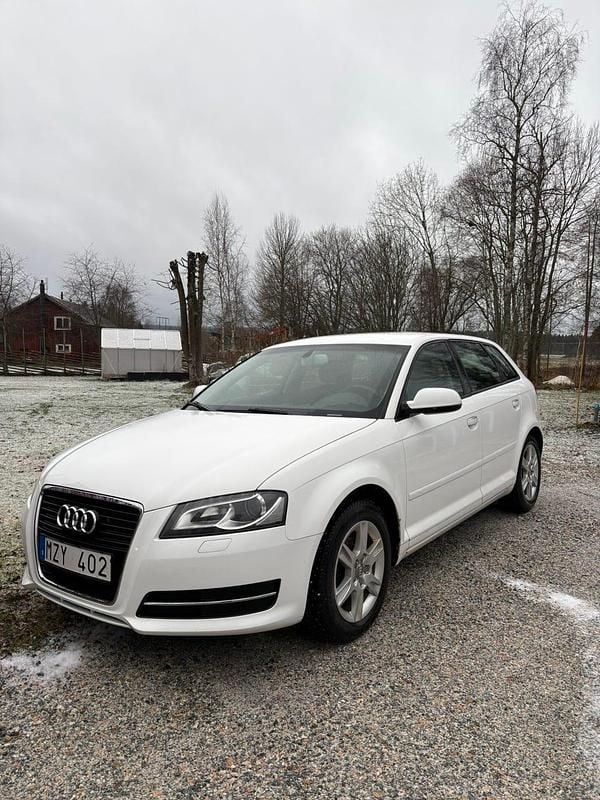 Begagnad 2013 Audi A3 Sportback Halvkombi | 65 000 kr (Bra pris) - Bild 1/4