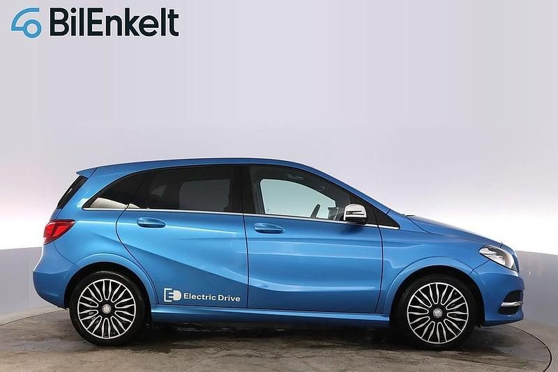 Begagnad Mercedes B250e 131 kW (179 HK) 2015 Blå Minibuss