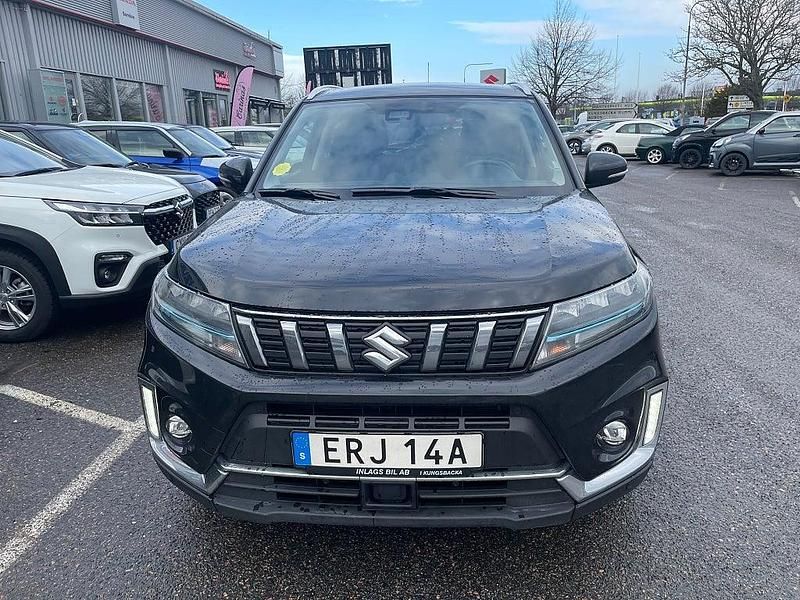 Begagnad Suzuki Vitara 102 HK (75 kW) 2024 Svart SUV