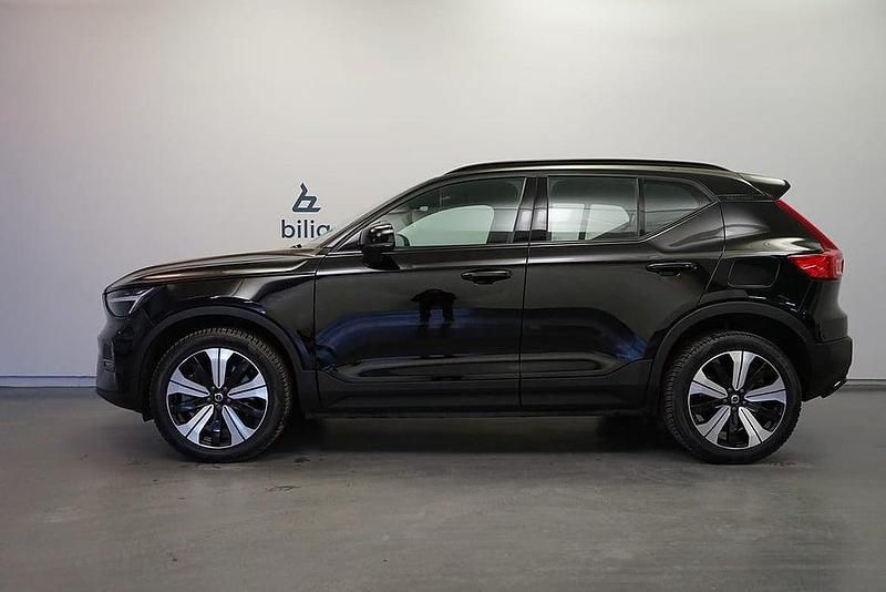 Begagnad Volvo XC40 Core 175 kW (238 HK) 2022 Svart SUV