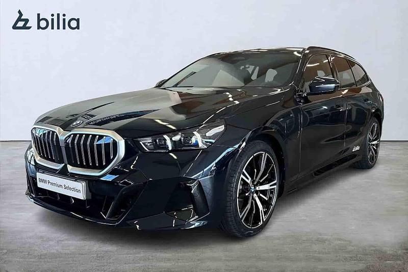 Svart Begagnad 2026 BMW 530e Kombi | 719 000 kr - Bild 1/1