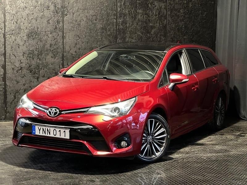 Röd Begagnad 2017 Toyota Avensis Active Kombi | 159 500 kr (Bra pris) - Bild 1/4