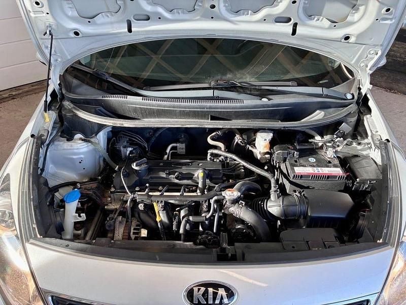 Begagnad Kia Rio 84 HK (61 kW) 2013 Grå Halvkombi