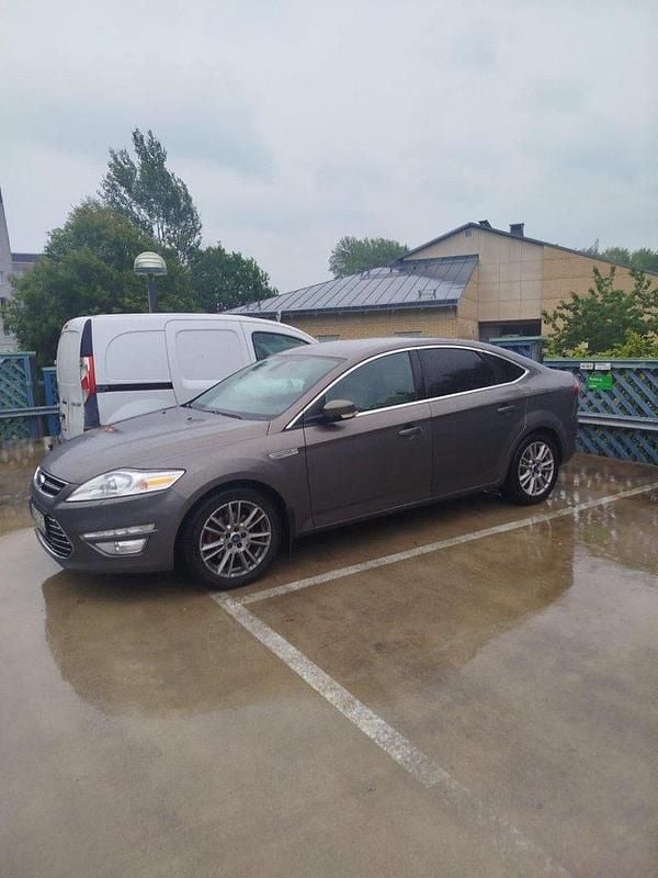 Brun Begagnad 2014 Ford Mondeo Halvkombi | 99 000 kr (Superpris) - Bild 1/4