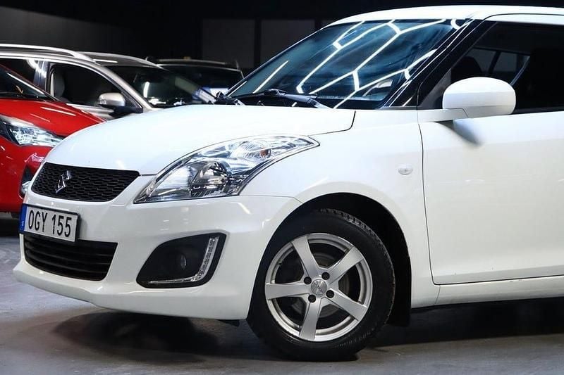 Begagnad Suzuki Swift 94 HK (69 kW) 2016 Vit Halvkombi