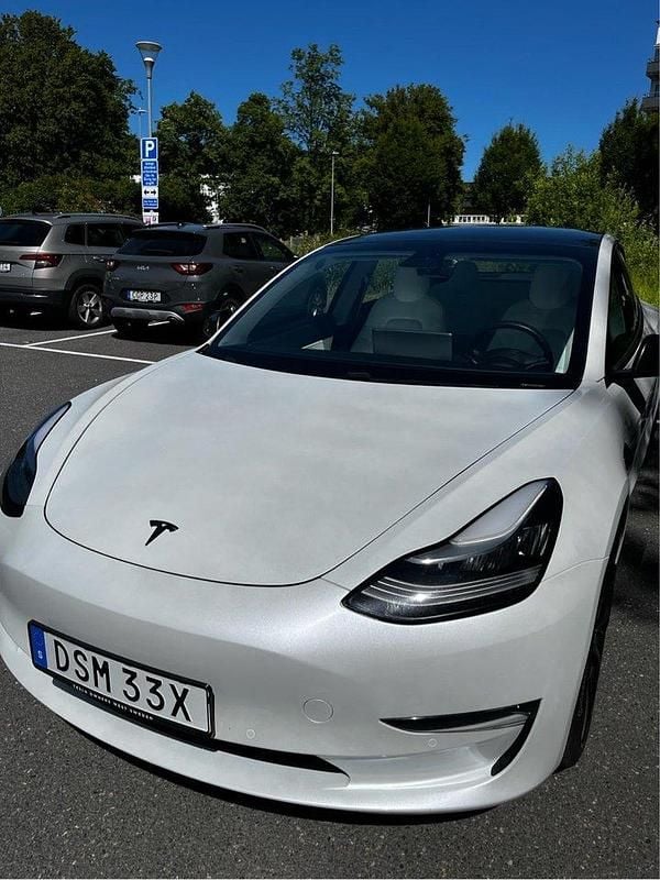Vit Begagnad 2020 Tesla Model 3 Performance Sedan | 285 000 kr (Bra pris) - Bild 1/4
