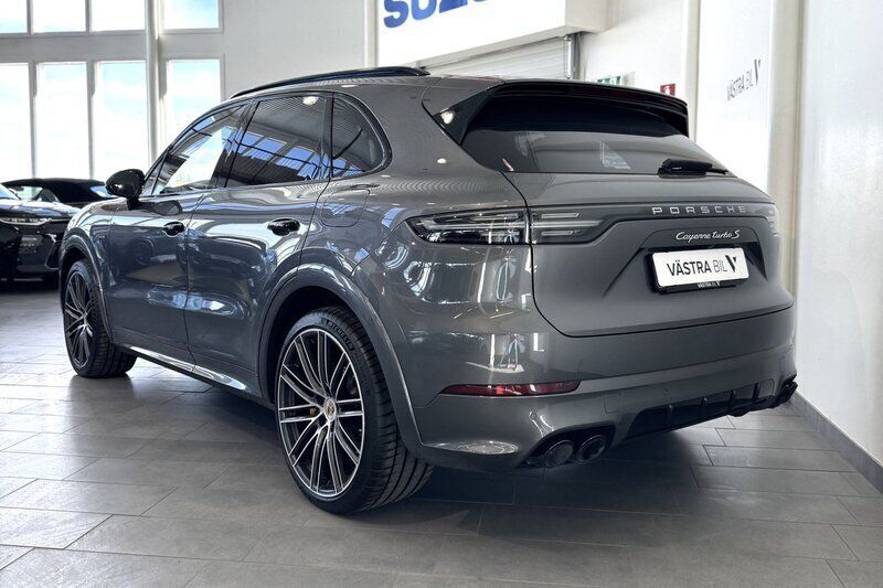 Begagnad Porsche Cayenne Turbo S 680 HK (500 kW) 2019 Grå SUV