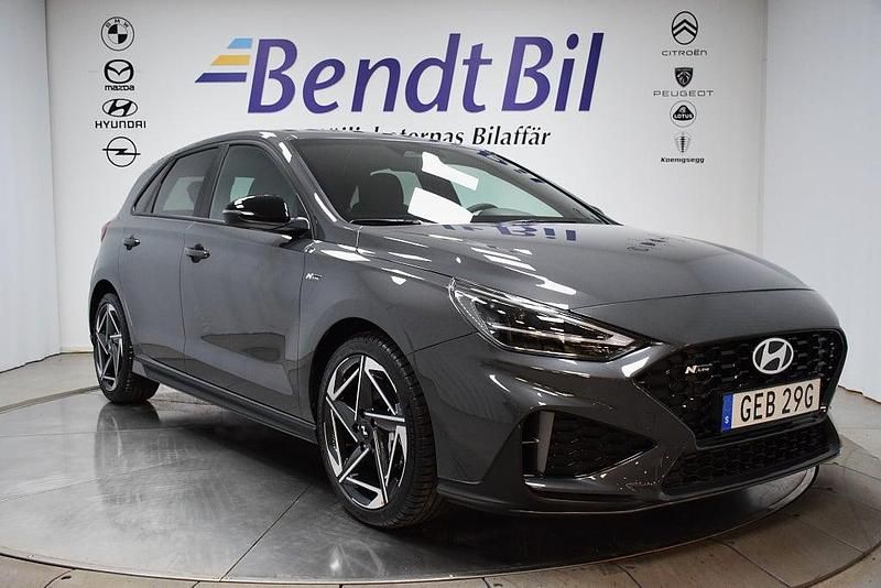 Ecotronic gray pearl Begagnad 2024 Hyundai i30 N Line Halvkombi | 288 700 kr (Marknadspris) - Bild 1/3
