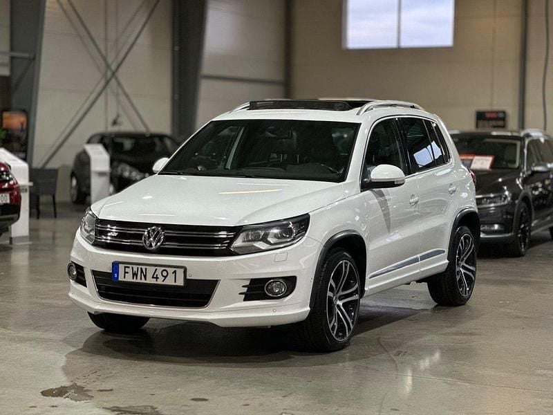 Vit Begagnad 2015 VW Tiguan R-line SUV | 149 900 kr (Marknadspris) - Bild 1/4