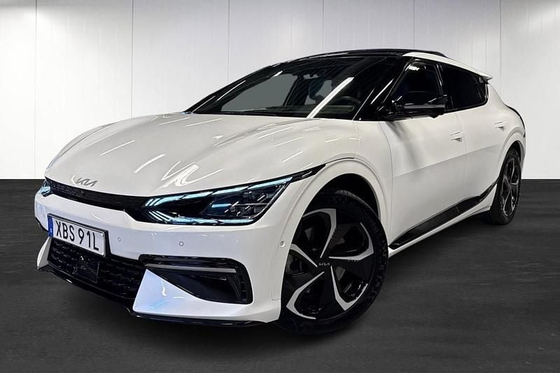 Vit (white) Begagnad 2021 Kia EV6 3 SUV | 479 900 kr (Dyr) - Bild 1/4