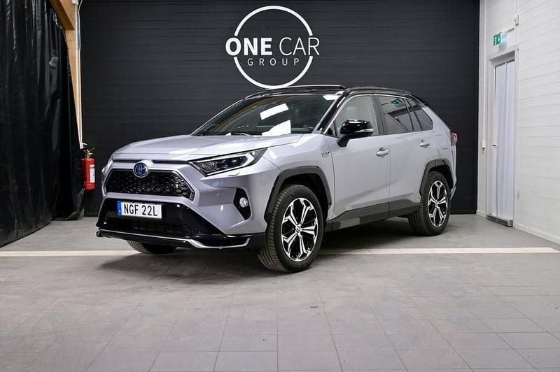 Grå Begagnad 2021 Toyota RAV4 Style SUV | 389 800 kr (Marknadspris) - Bild 1/4
