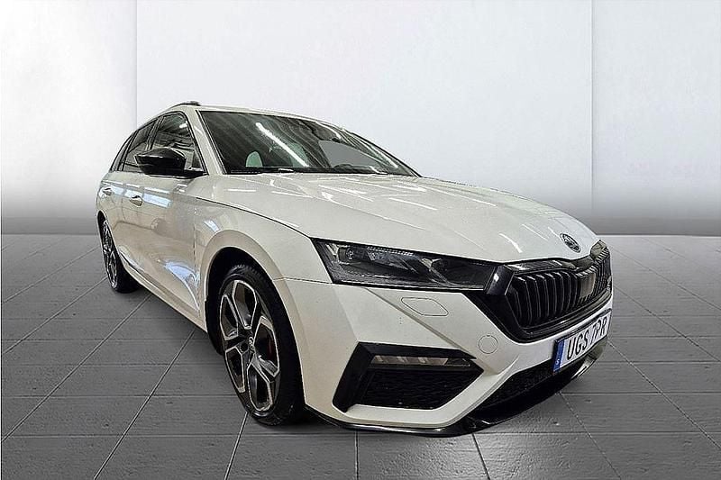 Vit Begagnad 2021 Skoda Octavia Comfort Kombi | 249 900 kr (Marknadspris) - Bild 1/3