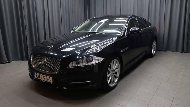 Svart Begagnad 2012 Jaguar XJ Premium Luxury Sedan | 173 000 kr (Lite dyr) - Bild 1/4