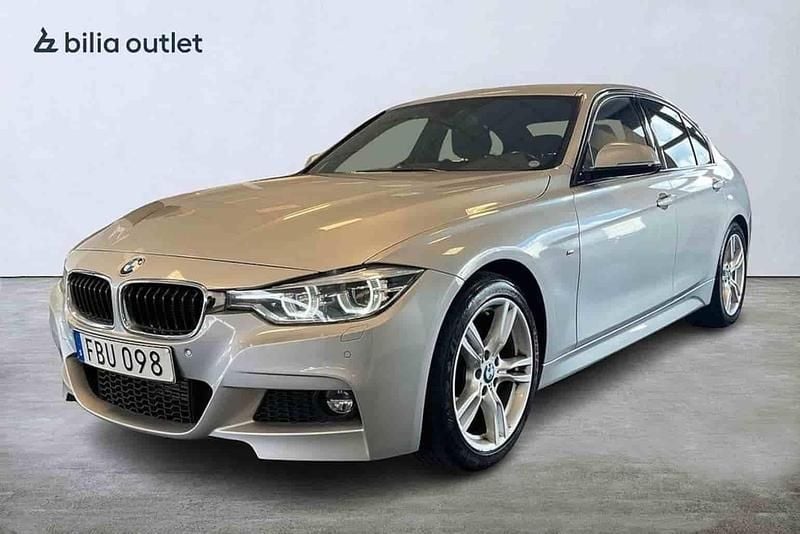 Silver Begagnad 2017 BMW 318 Sedan | 219 900 kr (Lite dyr) - Bild 1/1