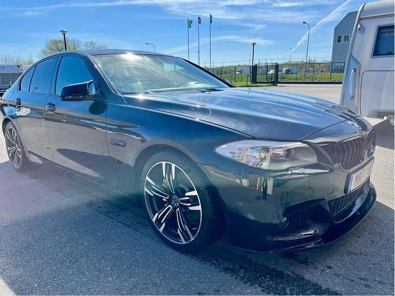 Svart Begagnad 2012 BMW 520 Sedan | 105 000 kr (Bra pris) - Bild 1/4