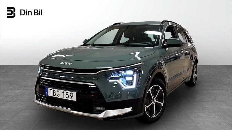 Mörkgrön Begagnad 2023 Kia Niro SUV | 329 900 kr (Marknadspris) - Bild 1/4