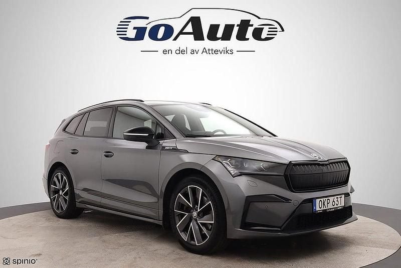 Grå Begagnad 2022 Skoda Enyaq iV SportLine SUV | 289 900 kr (Marknadspris) - Bild 1/4