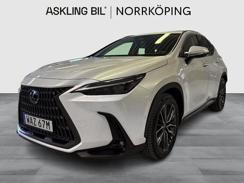 Vit Begagnad 2023 Lexus NX450h+ Luxury Line SUV | 629 000 kr (Marknadspris) - Bild 1/4
