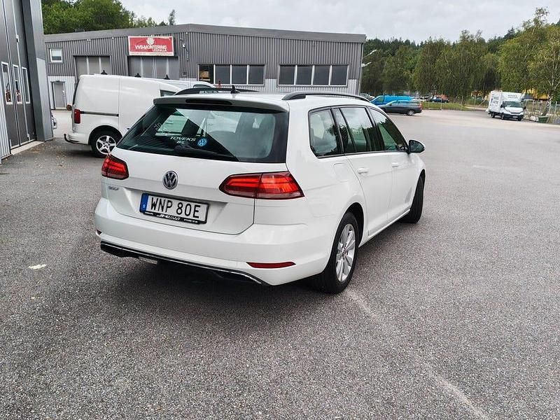 Begagnad VW Golf VII 116 HK (85 kW) 2019 Vit Kombi