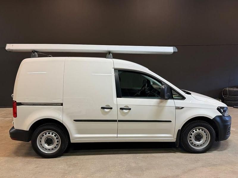 Begagnad VW Caddy 75 HK (55 kW) 2017 Vit Minibuss