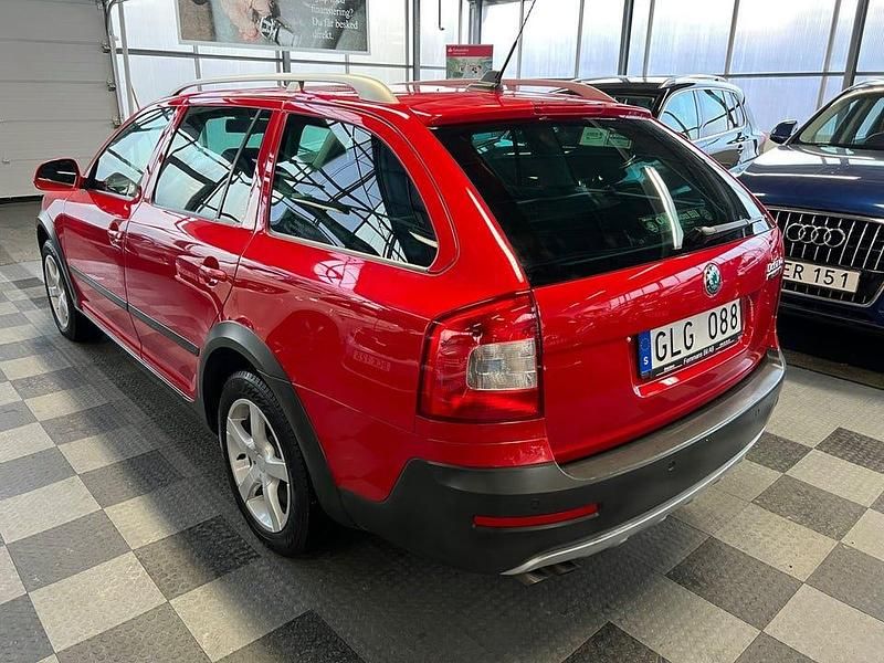 Begagnad Skoda Octavia Scout 140 HK (102 kW) 2013 Röd Kombi