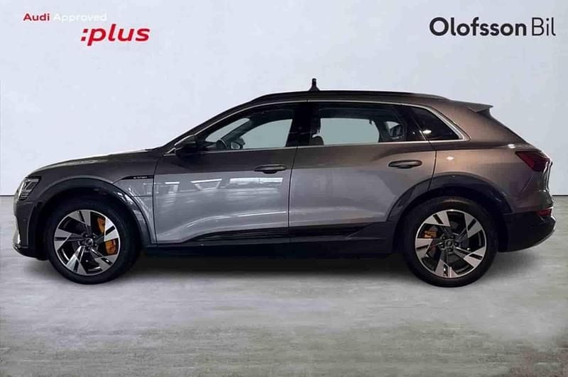 Grå Begagnad 2022 Audi e-tron SUV | 399 000 kr (Marknadspris) - Bild 1/1