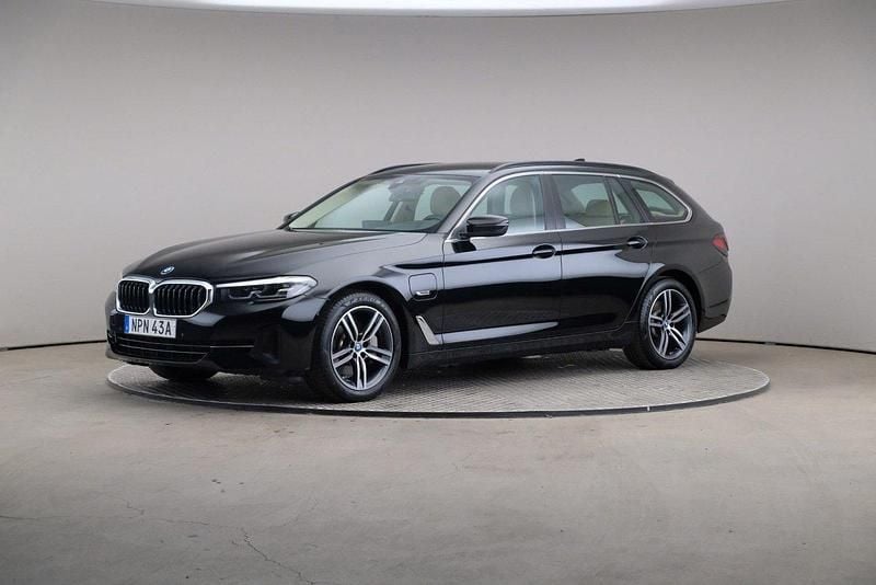 Svart (standard) Begagnad 2022 BMW 530e Kombi | 359 000 kr (Superpris) - Bild 1/4