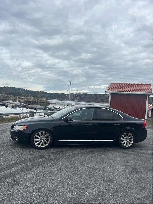 Svart Begagnad 2012 Volvo S80 Sedan | 45 000 kr (Bra pris) - Bild 1/4