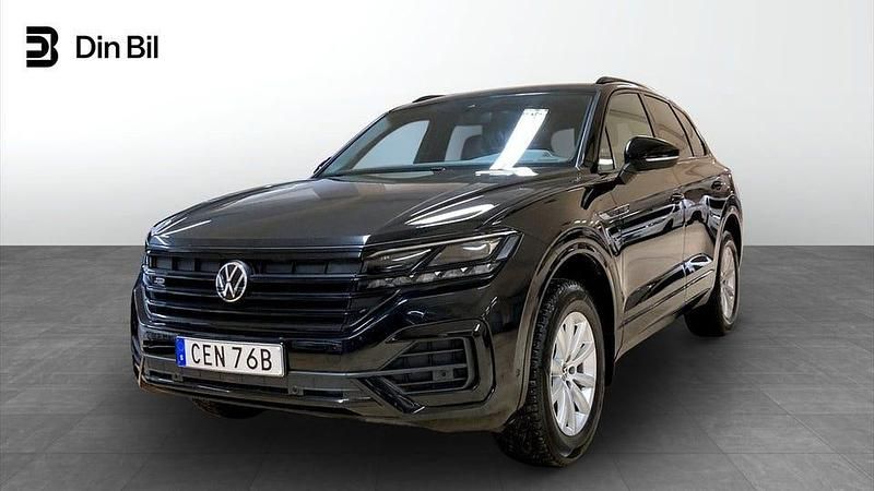 Svart Begagnad 2023 VW Touareg R-line SUV | 659 900 kr (Marknadspris) - Bild 1/4