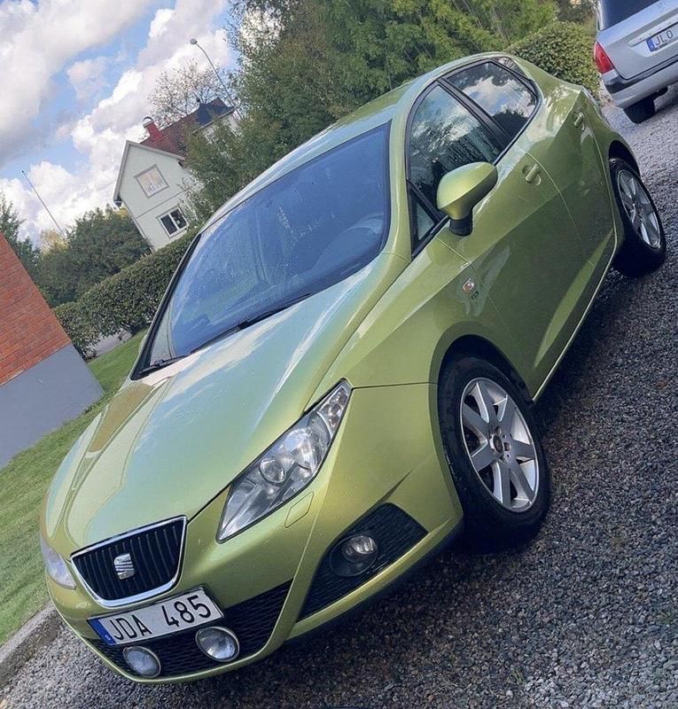 Grön Begagnad 2009 Seat Ibiza Sport Halvkombi | 45 000 kr - Bild 1/4