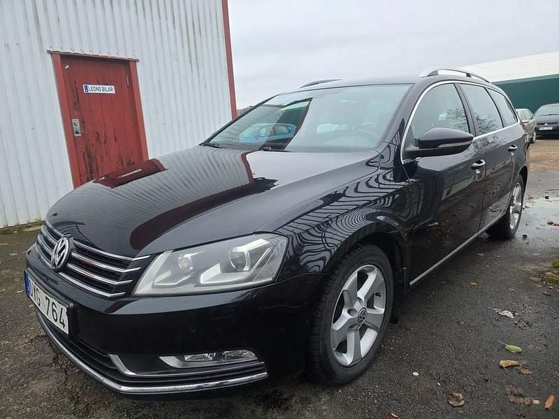 Begagnad VW Passat 140 HK (102 kW) 2012 Svart Kombi