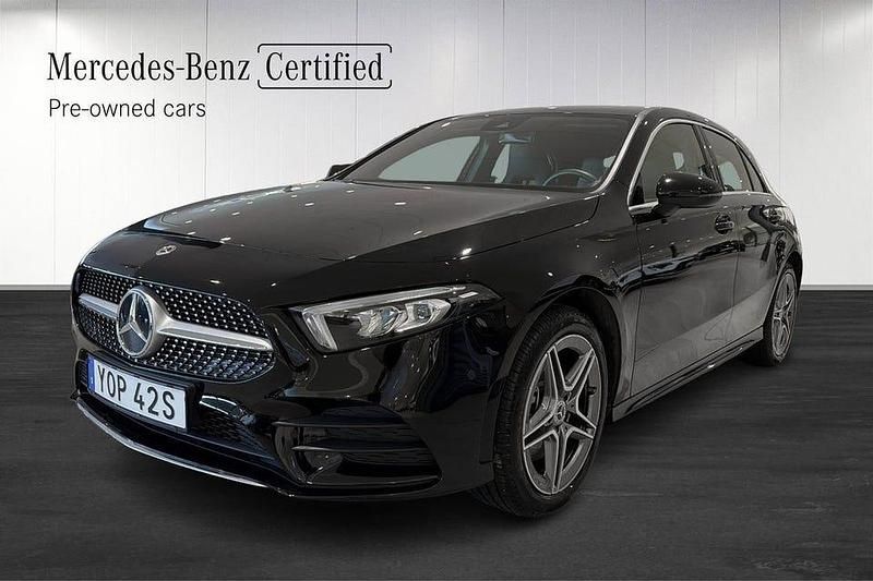 Svart Begagnad 2023 Mercedes A250 AMG line Halvkombi | 359 900 kr (Lite dyr) - Bild 1/4