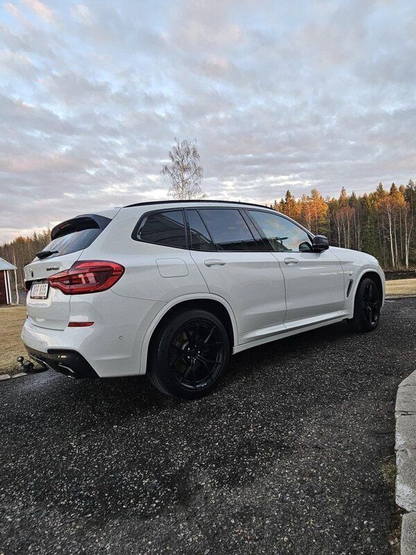 Vit Begagnad 2018 BMW X3 M Sport SUV | 459 000 kr (Marknadspris) - Bild 1/4