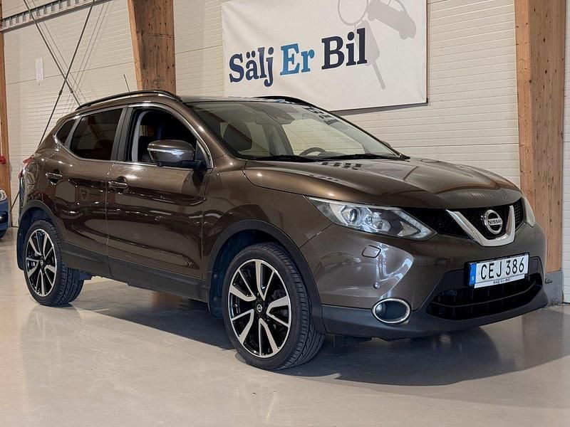 Brun Begagnad 2014 Nissan Qashqai 360º SUV | 119 900 kr (Marknadspris) - Bild 1/4