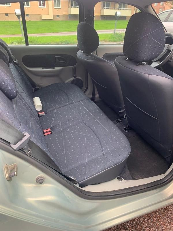 Begagnad Renault Clio II 75 HK (55 kW) 2003 Halvkombi