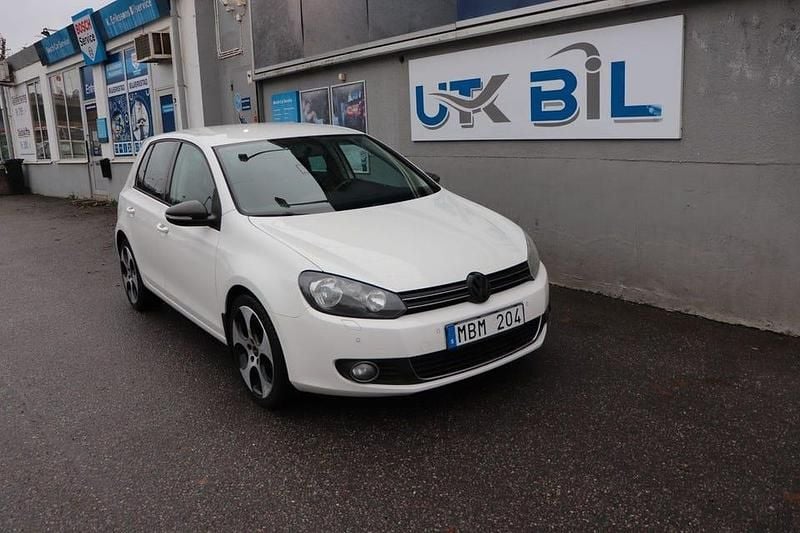 Vit Begagnad 2011 VW Golf VII Halvkombi | 84 900 kr (Marknadspris) - Bild 1/4