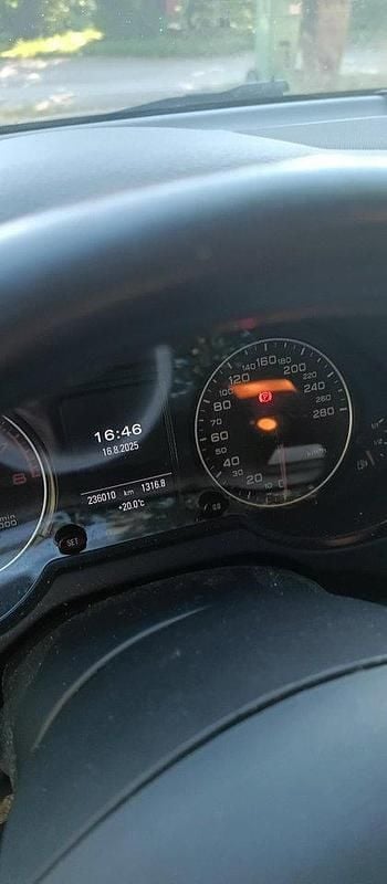 Blå Begagnad 2010 Audi Q5 SUV | 60 000 kr (Bra pris) - Bild 1/4