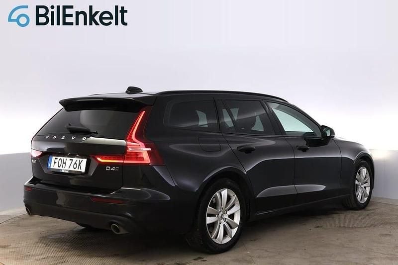 Begagnad Volvo V60 Momentum 190 HK (139 kW) 2019 Svart Kombi