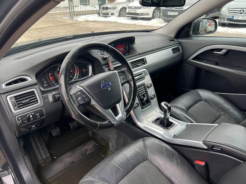 Begagnad Volvo V70 Momentum 181 HK (133 kW) 2014 Grå Kombi