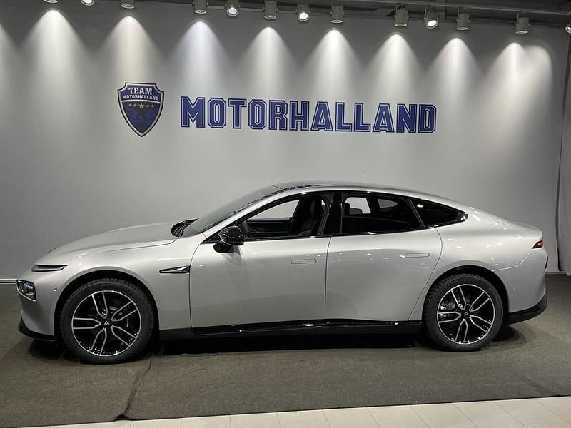 Begagnad XPENG P7 347 kW (473 HK) 2024 Silver Sedan